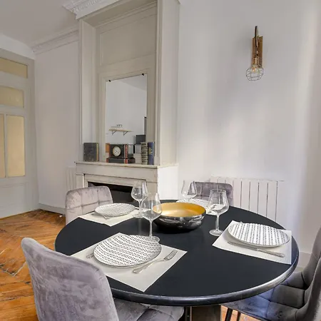 Apartment Caractere Et A Cordeliers